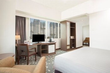 Grand Deluxe Room | Premium bedding, in-room safe, desk, laptop workspace