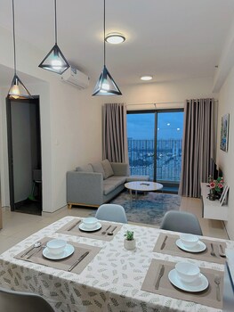 Deluxe Apartment, 1 Bedroom, Kitchen, City View | Private kitchen | Fridge, microwave, oven, stovetop