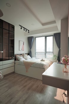 Deluxe Apartment, 2 Bedrooms, Kitchen, City View | Premium bedding, Select Comfort beds, individually decorated