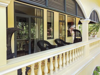 Family Suite with Pool view | Balcony