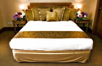 Premium bedding, memory foam beds, minibar, in-room safe