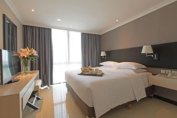 Two Bedrooms Deluxe | 1 bedroom, premium bedding, minibar, in-room safe