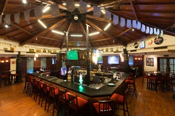 2 bars/lounges, sports bar