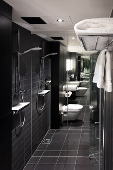 Room | Bathroom | Shower, rainfall showerhead, designer toiletries, hair dryer