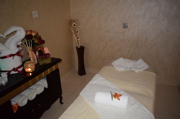 Couples treatment rooms, body treatments, massages