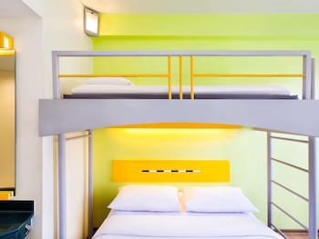 Room, Multiple Beds | Premium bedding, desk, soundproofing, free WiFi