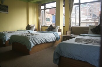 Standard Triple Room | 1 bedroom, in-room safe, desk, free WiFi