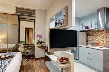 Premium Contemporary | Room amenity