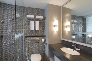 Shower, eco-friendly toiletries, hair dryer, towels