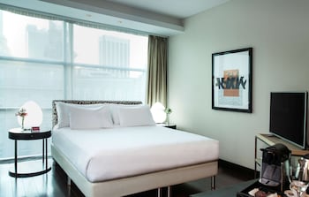 Premium Room | Premium bedding, down comforters, pillowtop beds, minibar