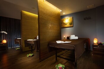 Couples treatment rooms, body treatments, hot stone massages