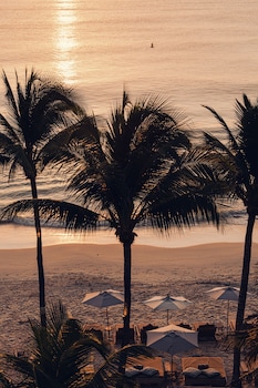 On the beach, white sand, free beach cabanas, sun loungers