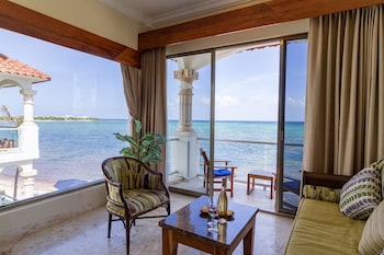 Deluxe Suite, 1 King Bed with Sofa bed, Terrace, Oceanfront | Balcony