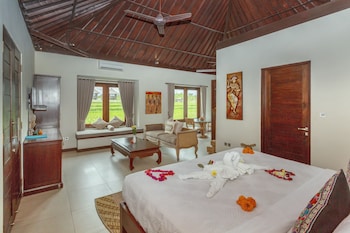 Deluxe King Suite with Rice Field View | Premium bedding, minibar, in-room safe, individually decorated