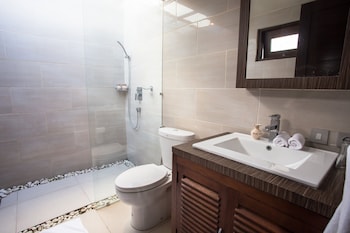 Standard Room | Bathroom | Free toiletries, hair dryer, towels, soap