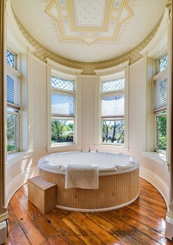 Indoor spa tub