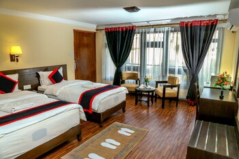 Deluxe Triple Room, Non Smoking | Premium bedding, minibar, in-room safe, desk