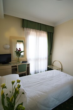 Comfort Single Room | Minibar, in-room safe, desk, free WiFi