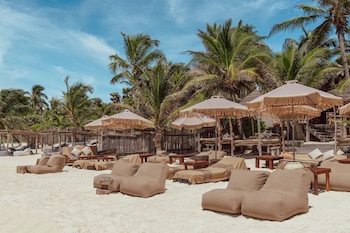 On the beach, white sand, beach massages