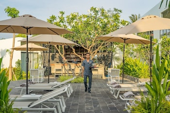 Poolside bar