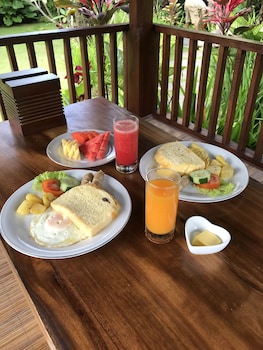 Daily continental breakfast (IDR 100000 per person)