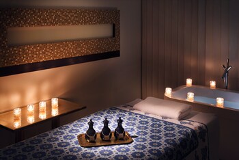 Couples treatment rooms, sauna, spa tub, hot stone massages