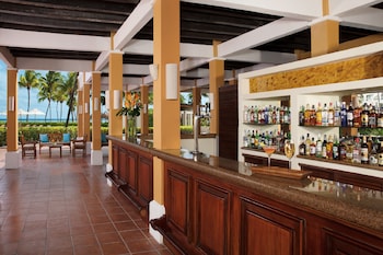 7 bars/lounges, swim-up bar, poolside bar