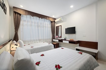 Deluxe Double or Twin room – Internal window | Premium bedding, minibar, in-room safe, desk