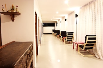 Couples treatment rooms, body treatments, manicures and pedicures