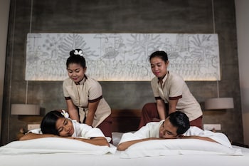 Premium Room - Free Daily 60mn Spa Massage + Airport Pick-Up | Premium bedding, pillowtop beds, free minibar, in-room safe