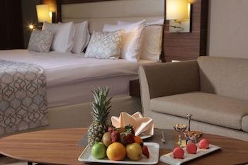 Suite, Corner with Free Airport Transfer | 1 bedroom, premium bedding, minibar, in-room safe