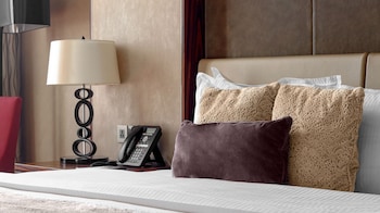 Superior Room, 1 King Bed | Minibar, in-room safe, desk, iron/ironing board