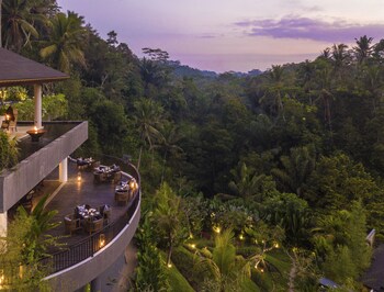 Breakfast, lunch served; local and international cuisine, garden views 