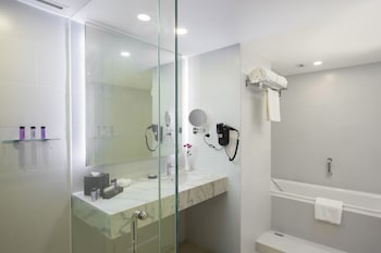 The Townhouse | Bathroom | Shower, eco-friendly toiletries, hair dryer, towels