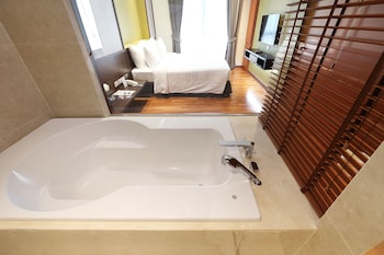 Premium Grand Suite, 2 Bedrooms | Bathroom | Separate tub and shower, deep soaking tub, free toiletries, hair dryer