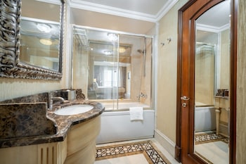 Bathtub, jetted tub, hair dryer, slippers