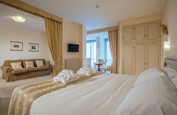 Deluxe Double Room | Free minibar items, in-room safe, desk, free WiFi