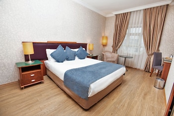 Standard Double Room | 1 bedroom, minibar, in-room safe, desk