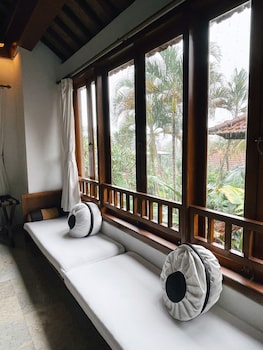 Balinese Deluxe Garden View | Minibar, in-room safe, desk, soundproofing