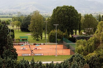 Tennis court