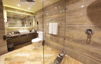 Premium Room | Bathroom | Designer toiletries, hair dryer, towels