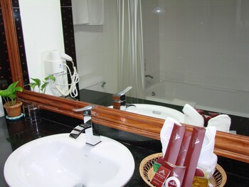 Combined shower/tub, designer toiletries, hair dryer, slippers