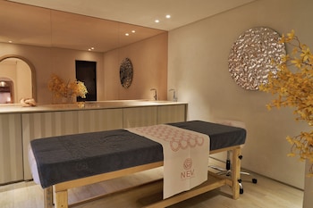 Couples treatment rooms, sauna, body treatments, aromatherapy