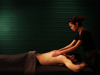 Couples treatment rooms, body treatments, aromatherapy