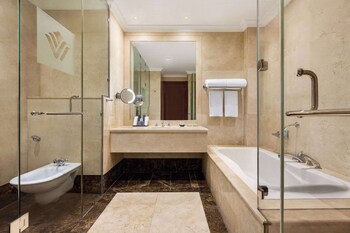 Combined shower/tub, eco-friendly toiletries, hair dryer, bathrobes