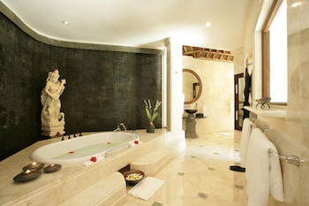 Viceroy 2 Bedroom Pool Villa | Bathroom | Separate tub and shower, rainfall showerhead, eco-friendly toiletries