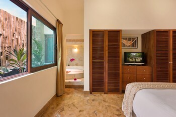 Exclusive Condo, 1 Bedroom | Egyptian cotton sheets, premium bedding, minibar, in-room safe