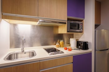 Deluxe Apartment, 1 Bedroom | Private kitchen | Fridge, microwave, stovetop, electric kettle