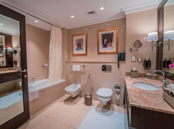 Junior Suite, 1 King Bed | Bathroom | Eco-friendly toiletries, hair dryer, bathrobes, slippers