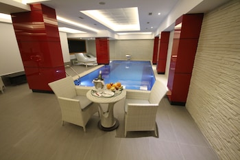 Indoor pool, seasonal outdoor pool, sun loungers